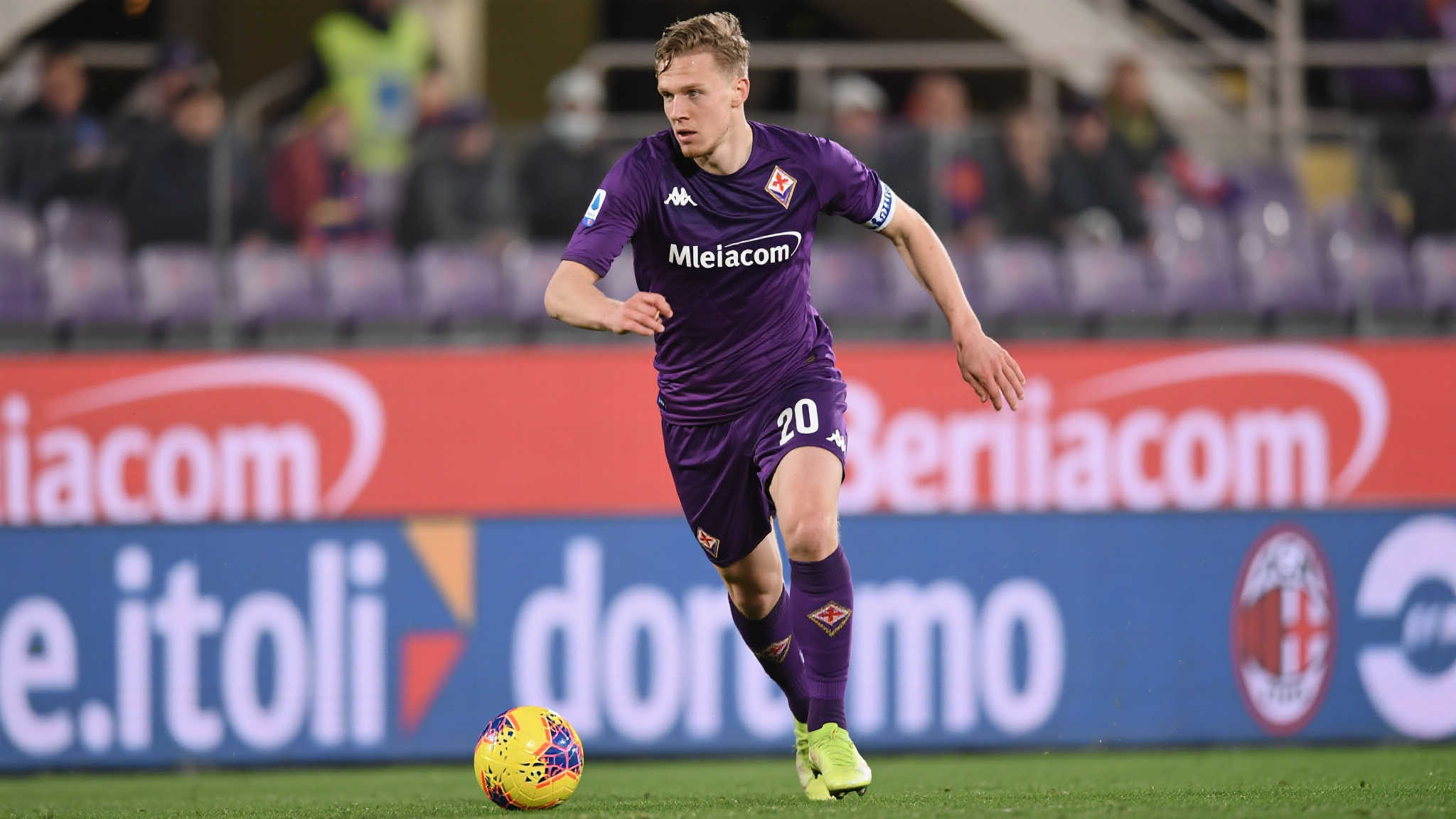 隆戈:佛罗伦萨无意买断古德蒙德森,续租成选项,球员或被推荐至米兰 在近期的转会新闻中,一则消息引起了广大球迷的关注。